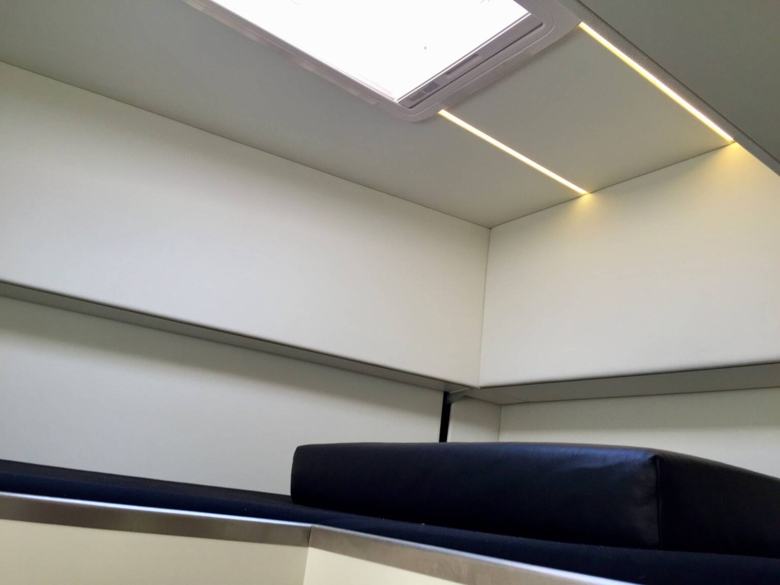 Bett über dem Badezimmer RJH Exclusive H6