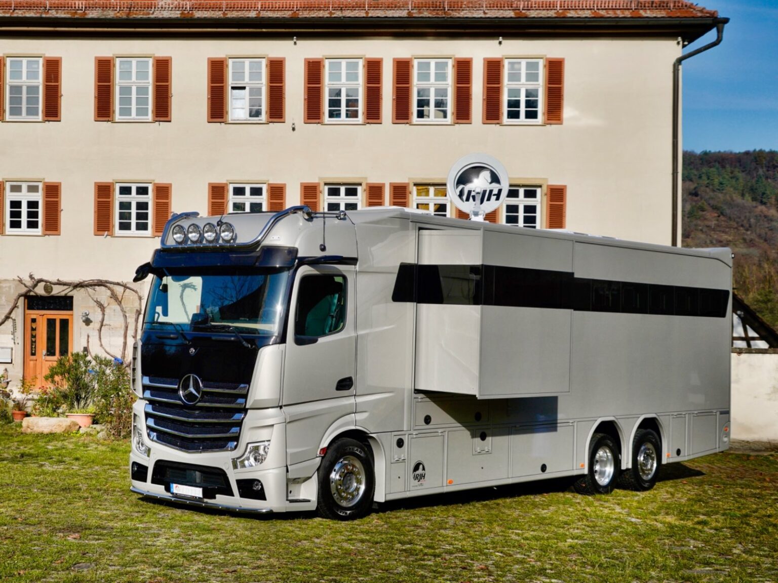 RJH Exclusive H6 mit ausgefahrenem Pop-Out