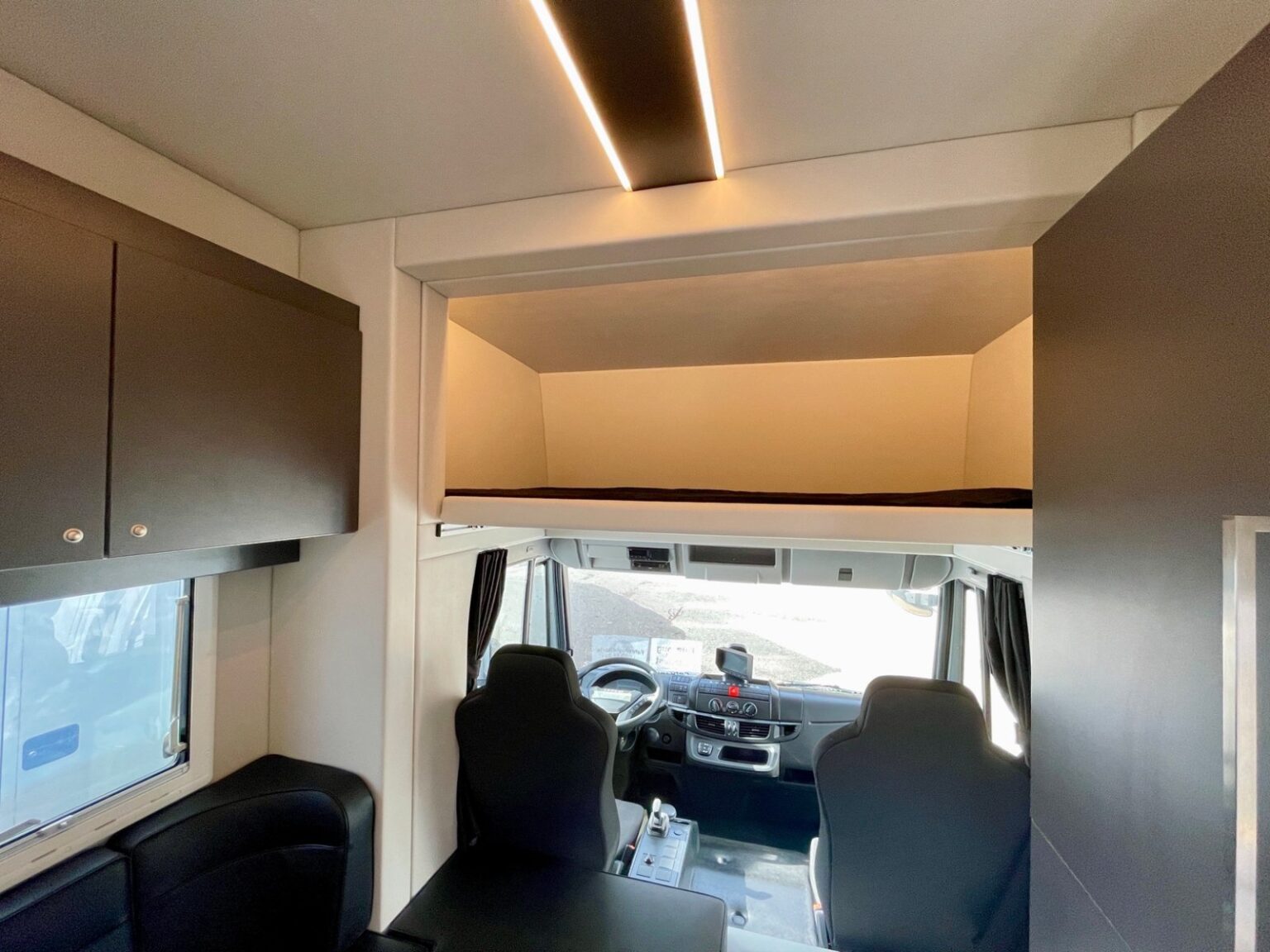 Blick in die Fahrerkabine