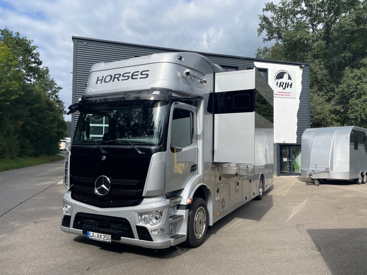 RJH Exclusive H5 mit ausgefahrenem Pop-Out