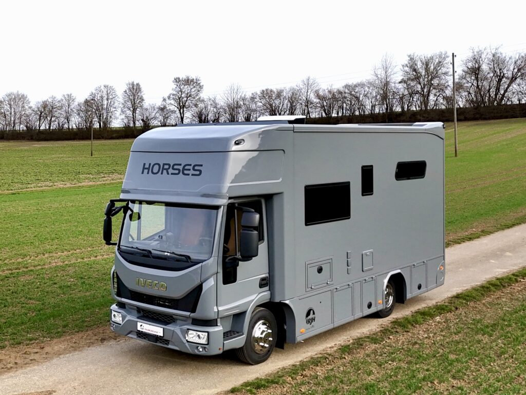 RJH Ecoline H3 IVECO 80E Pferdetransporter