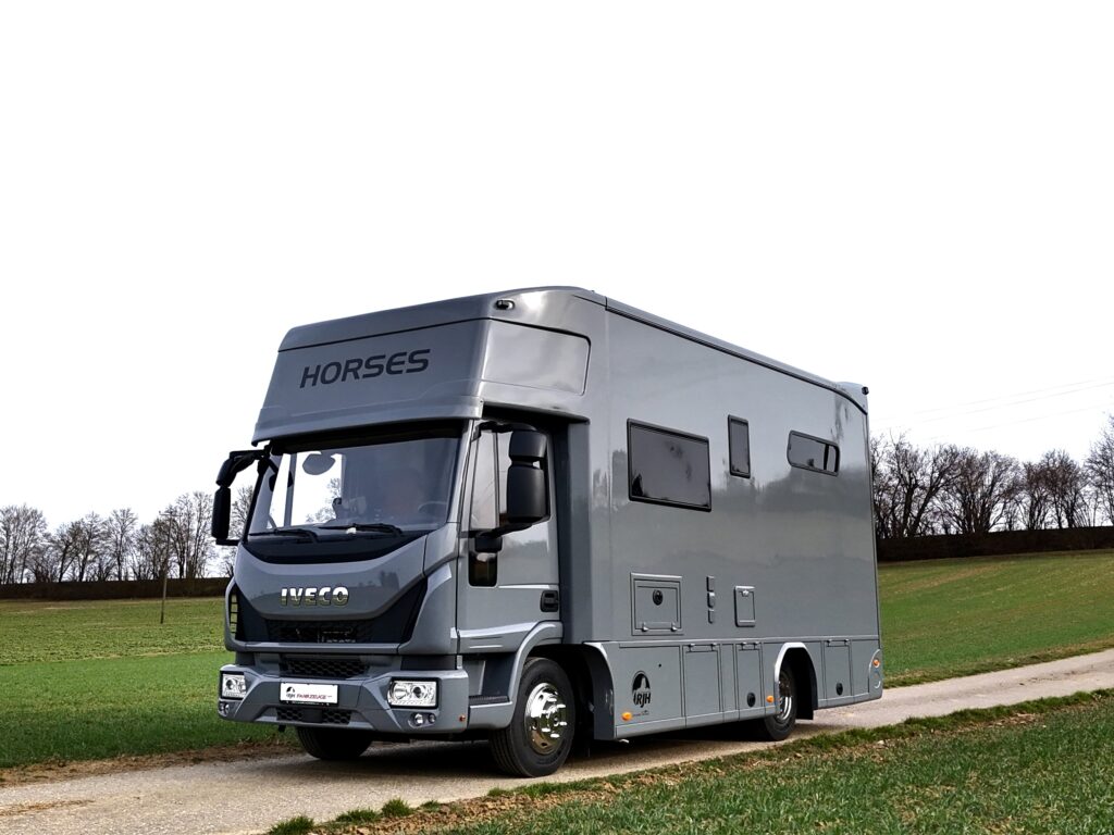RJH Ecoline H3 IVECO 80E Pferdetransporter
