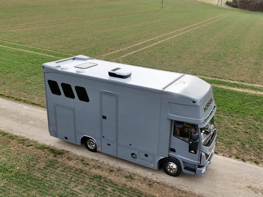 RJH Ecoline H3 IVECO 80E Pferdetransporter