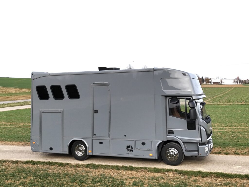 RJH Ecoline H3 IVECO 80E Pferdetransporter