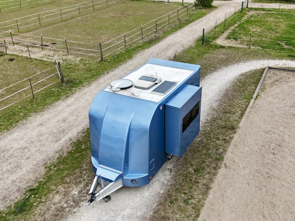 RJH 675 Caravan with slide-out - Absolutely unique