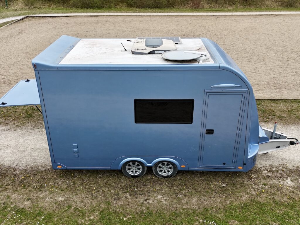 RJH 675 Caravan with slide-out - Absolutely unique