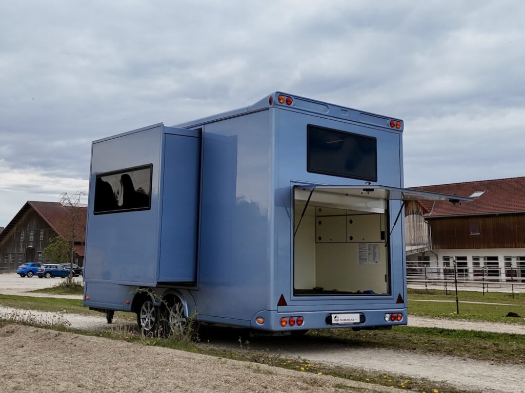 RJH 675 Caravan with slide-out - Absolutely unique