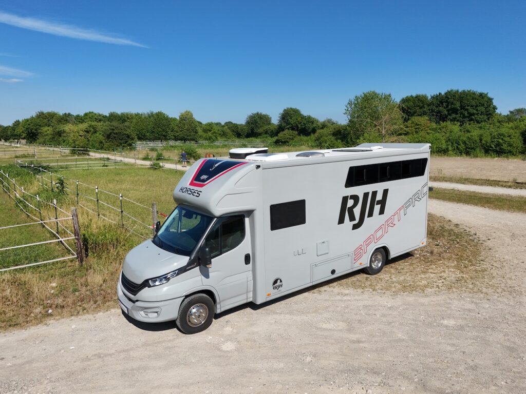 RJH Sport Pro H3 Pferdetransporter für bis zu 3 Pferde mit Wohnkabine - Gebrauchtfahrzeug
