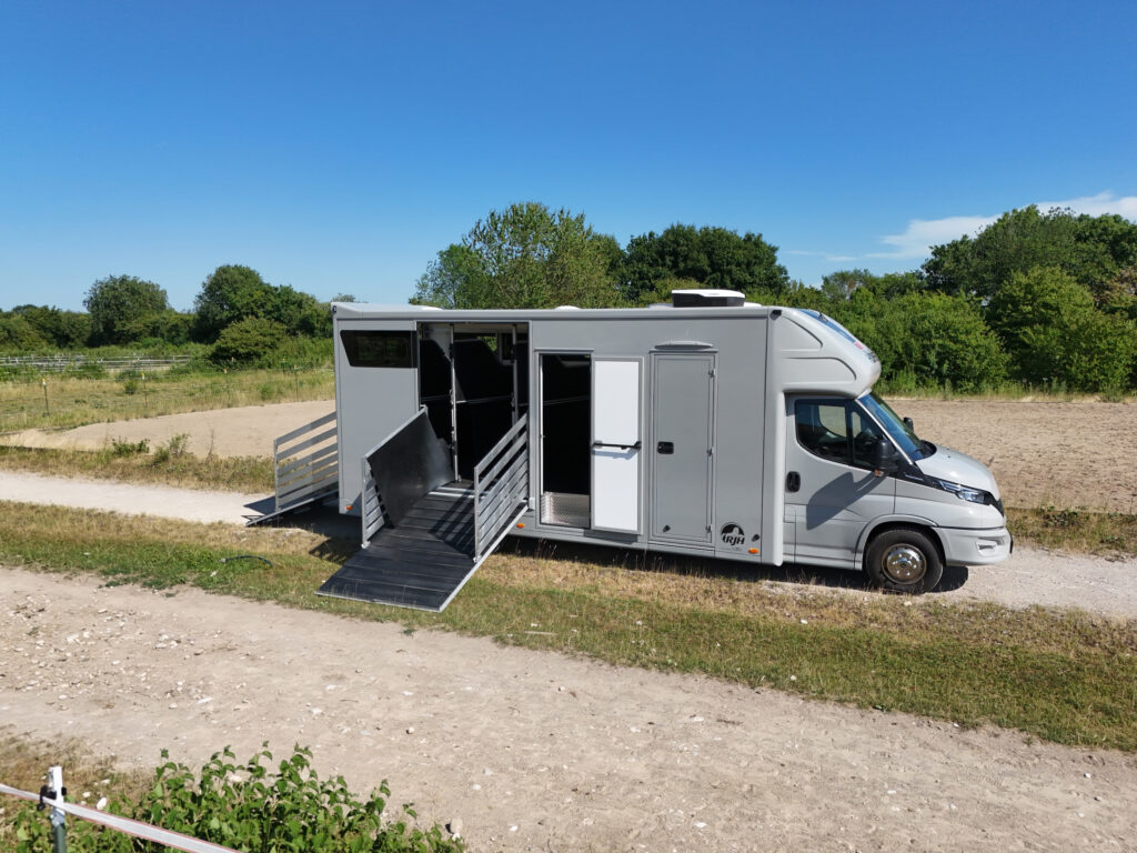 RJH Sport Pro H3 Pferdetransporter für bis zu 3 Pferde mit Wohnkabine - Gebrauchtfahrzeug