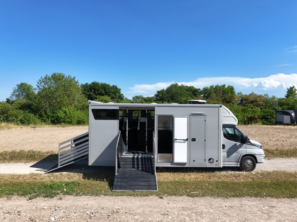 RJH Sport Pro H3 Pferdetransporter für bis zu 3 Pferde mit Wohnkabine - Gebrauchtfahrzeug