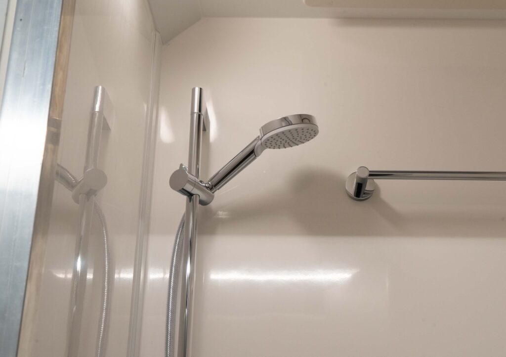 RJH Sport Pro H3 IVECO Daily 3-Pferdetransporter mit Wohnkabine