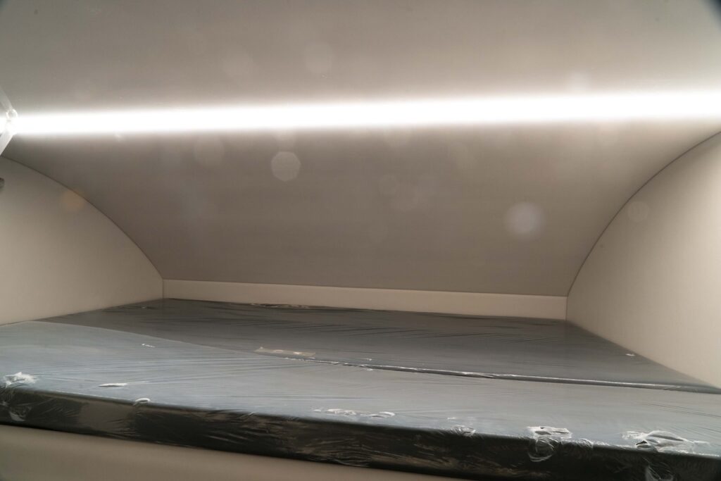 RJH Sport Pro H3 IVECO Daily 3-Pferdetransporter mit Wohnkabine