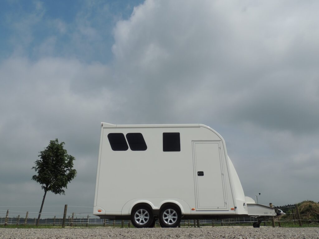 RJH TRAILER 600 Pferdeanhänger 2 Horses grosse Wohnkabine mit Dusche