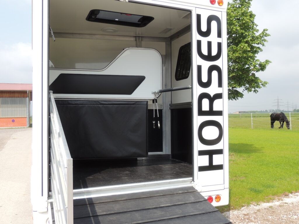 RJH TRAILER 600 Pferdeanhänger 2 Horses grosse Wohnkabine mit Dusche