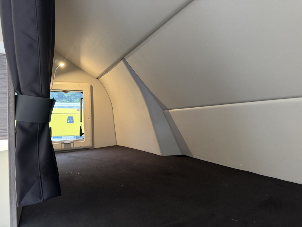 RJH Anhänger LUXUSWOHNWAGEN 3,5 Heckgarage Vollausstattung NEU