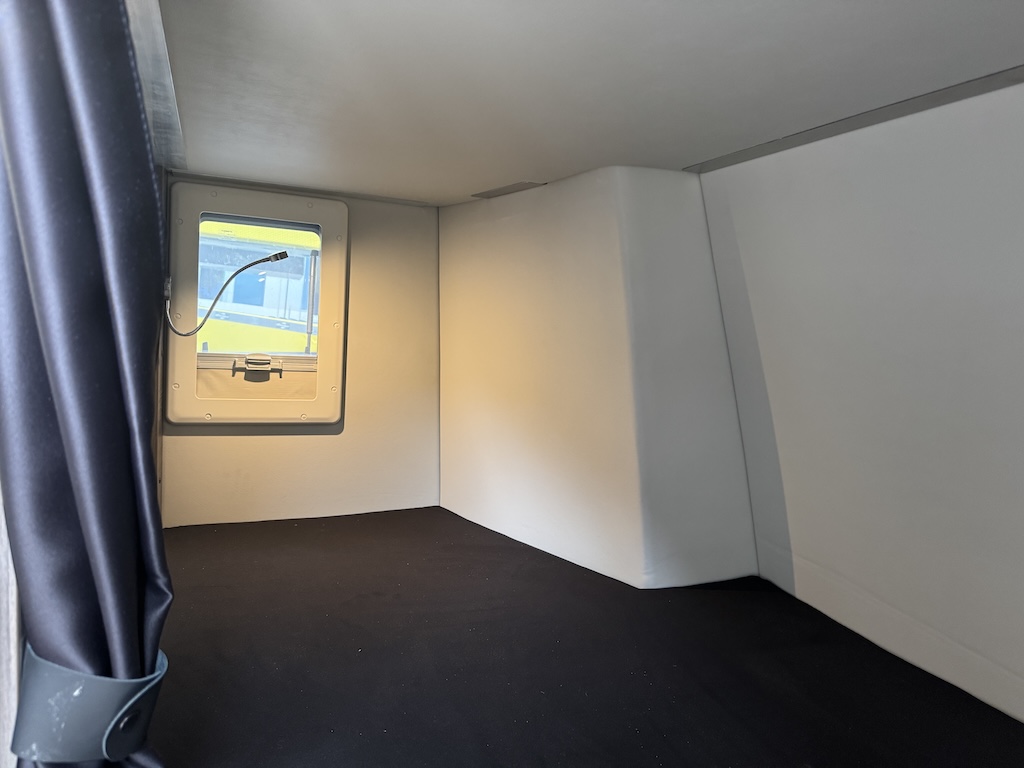 RJH Anhänger LUXUSWOHNWAGEN 3,5 Heckgarage Vollausstattung NEU