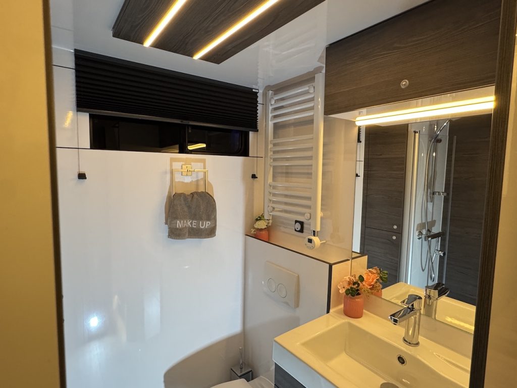 Mercedes-Benz Actros 2545 RJH Exclusive H6 Pferdetransporter - Neu und sofort verfügbar!