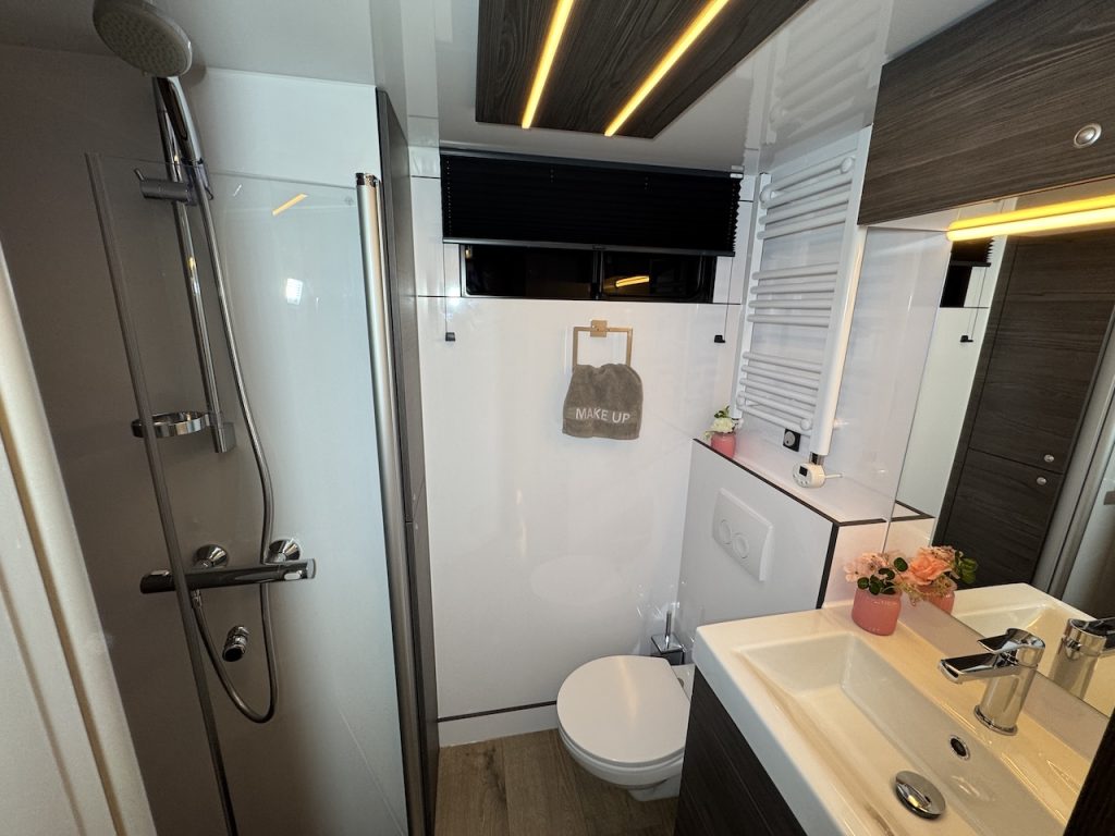 Mercedes-Benz Actros 2545 RJH Exclusive H6 Pferdetransporter - Neu und sofort verfügbar!