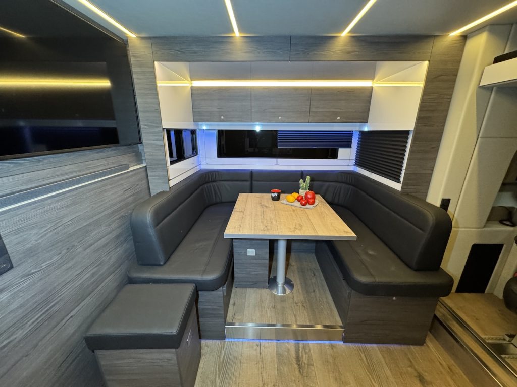 Mercedes-Benz Actros 2545 RJH Exclusive H6 Pferdetransporter - Neu und sofort verfügbar!