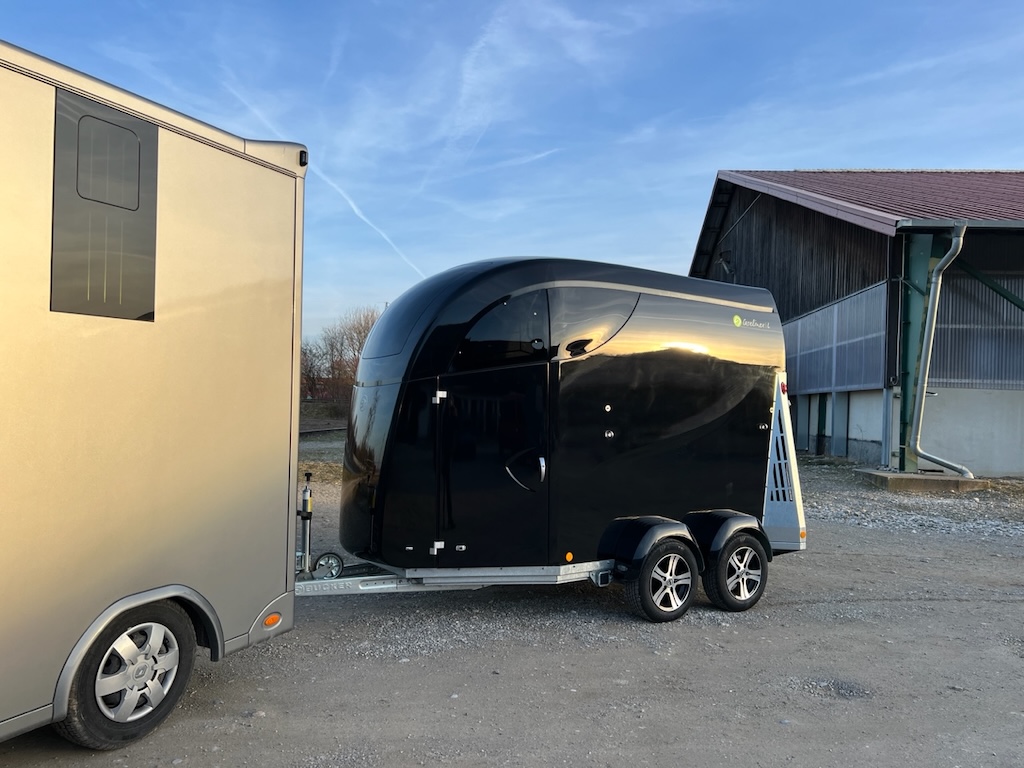 Bücker Careliner L 2-Pferdeanhänger