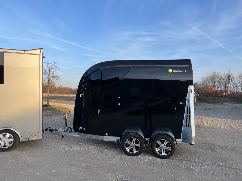 Bücker Careliner L 2-Pferdeanhänger