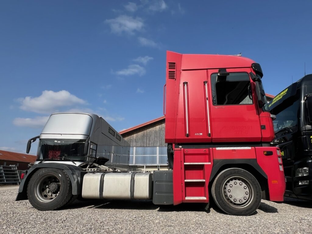 Renault Magnum Sattelzugmaschine LKW Low Liner
