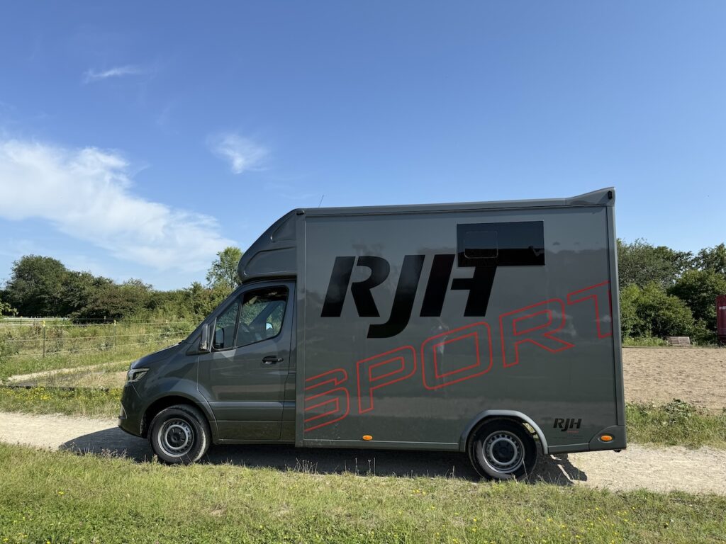 RJH SPORT Mercedes-Benz 419 Sprinter 2-Pferdetransporter