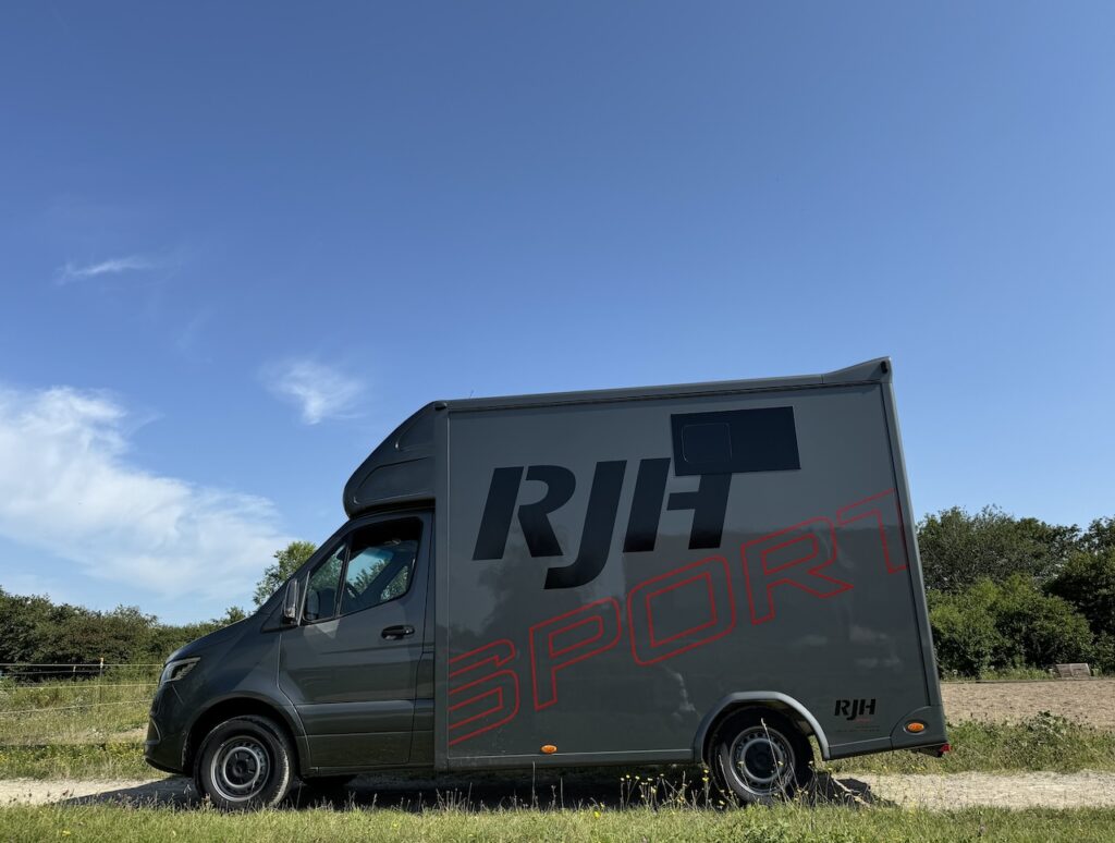 RJH SPORT Mercedes-Benz 419 Sprinter 2-Pferdetransporter
