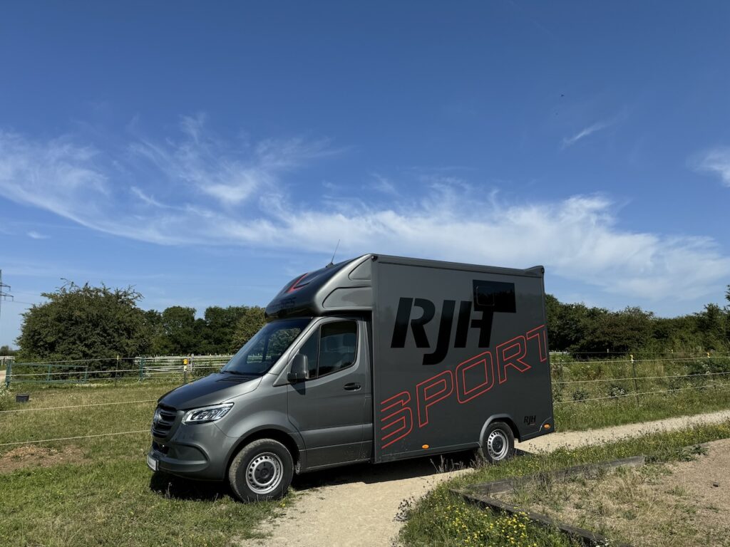 RJH SPORT Mercedes-Benz 419 Sprinter 2-Pferdetransporter