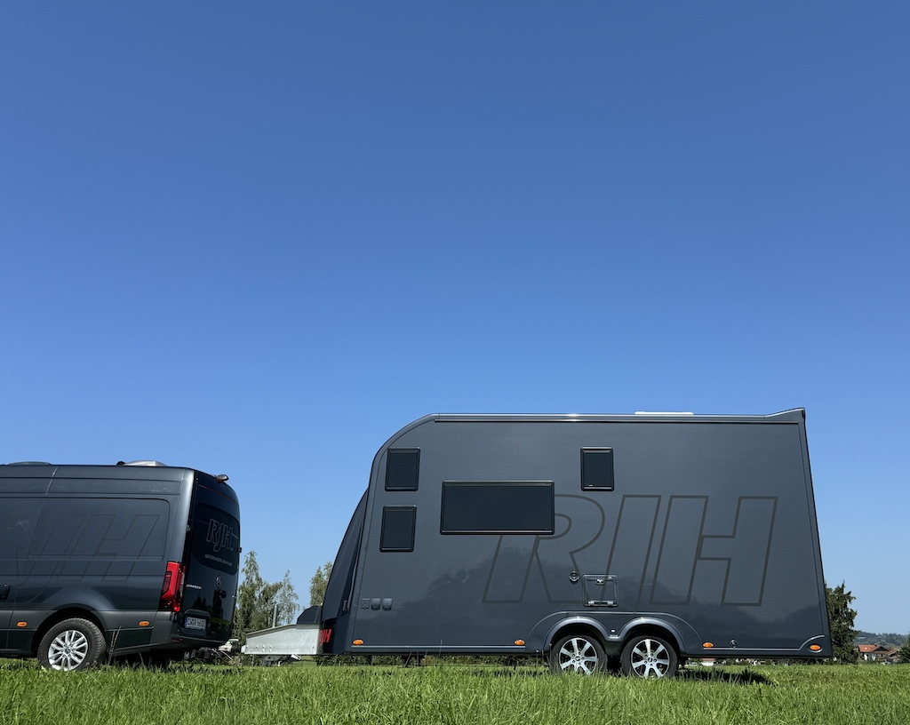 RJH Anhänger LUXUSWOHNWAGEN 3,5 Heckgarage Vollausstattung NEU