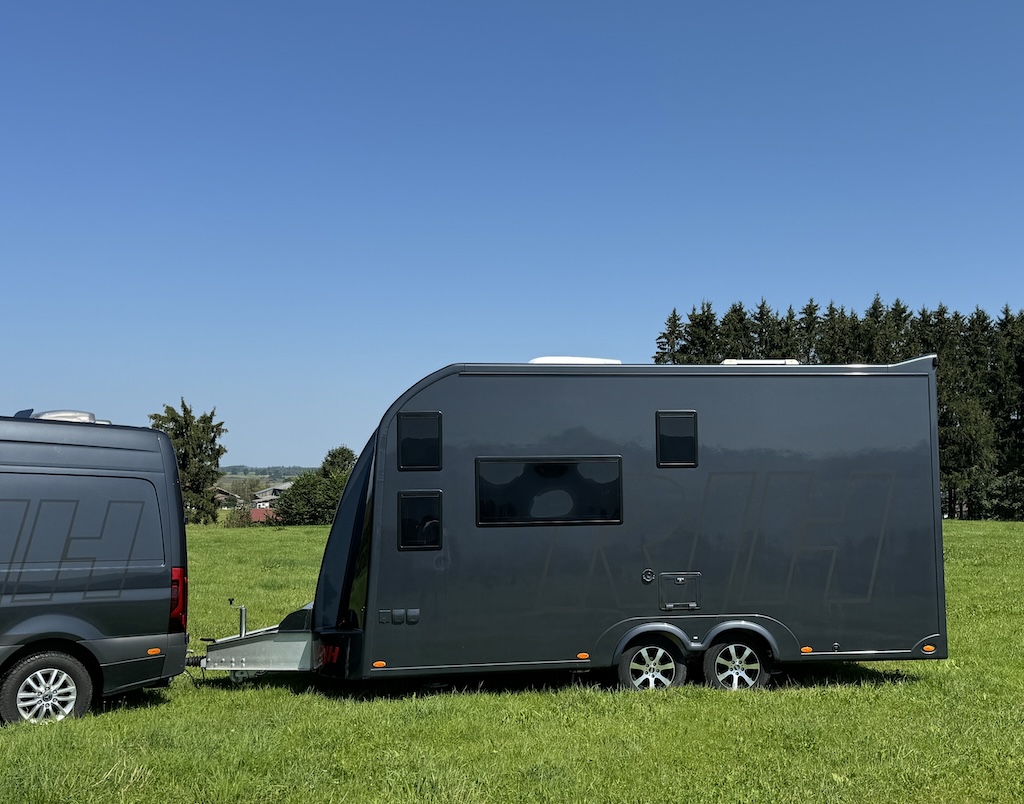RJH Anhänger LUXUSWOHNWAGEN 3,5 Heckgarage Vollausstattung NEU
