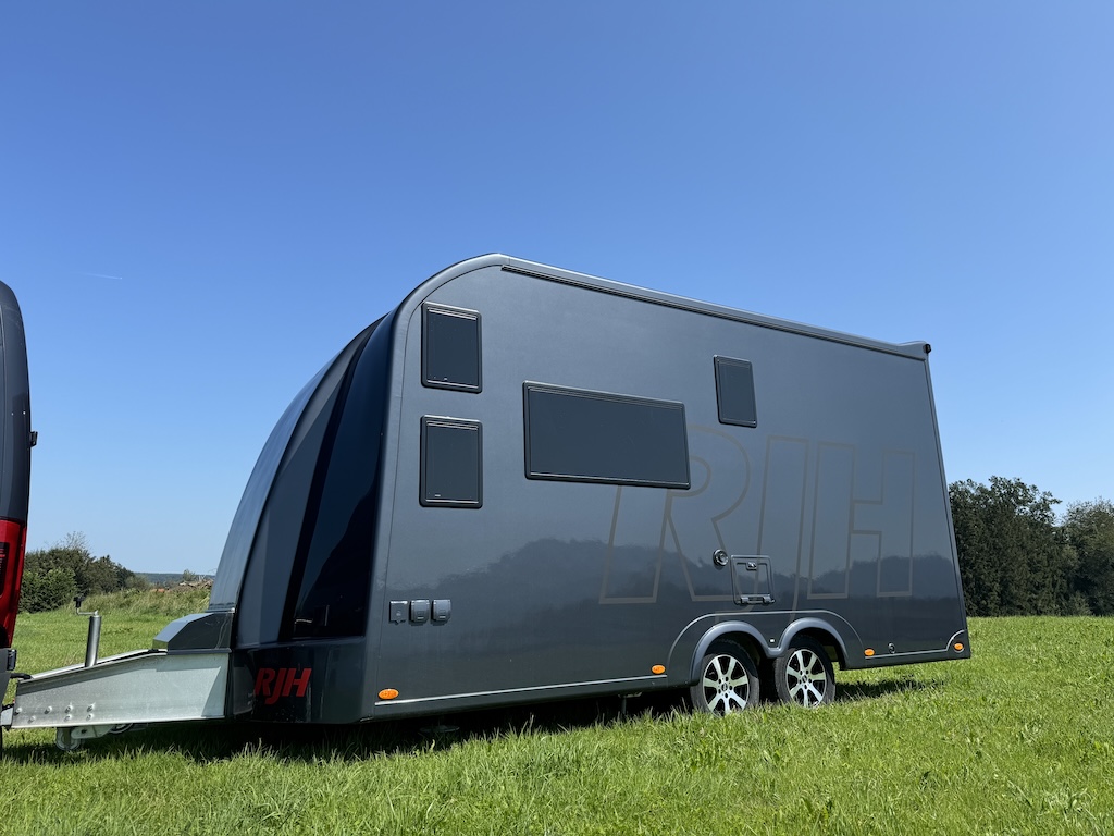 RJH Anhänger LUXUSWOHNWAGEN 3,5 Heckgarage Vollausstattung NEU