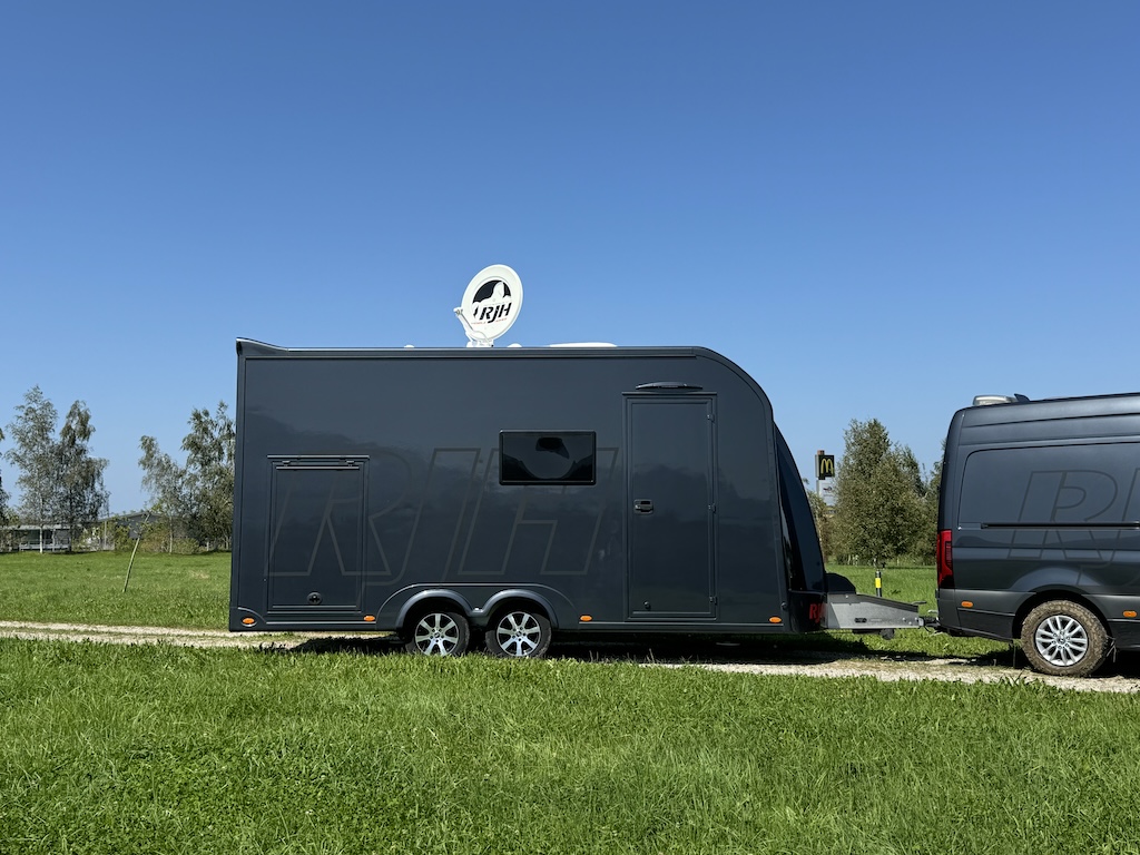 RJH Anhänger LUXUSWOHNWAGEN 3,5 Heckgarage Vollausstattung NEU