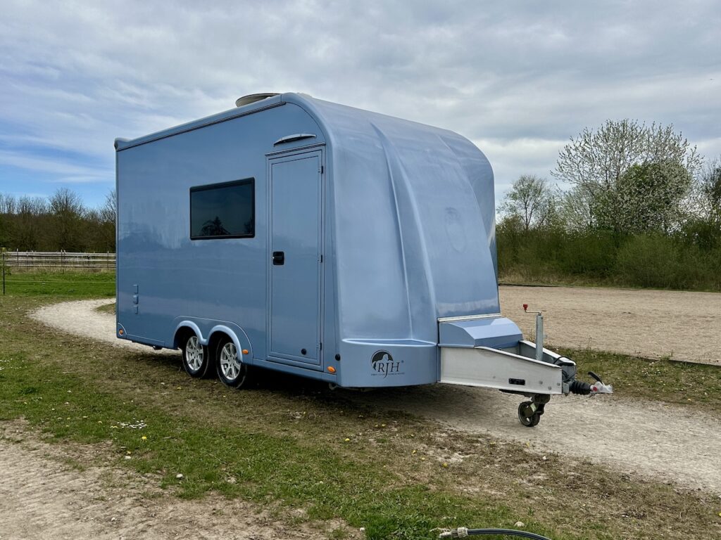 RJH 675 Caravan with slide-out - Absolutely unique