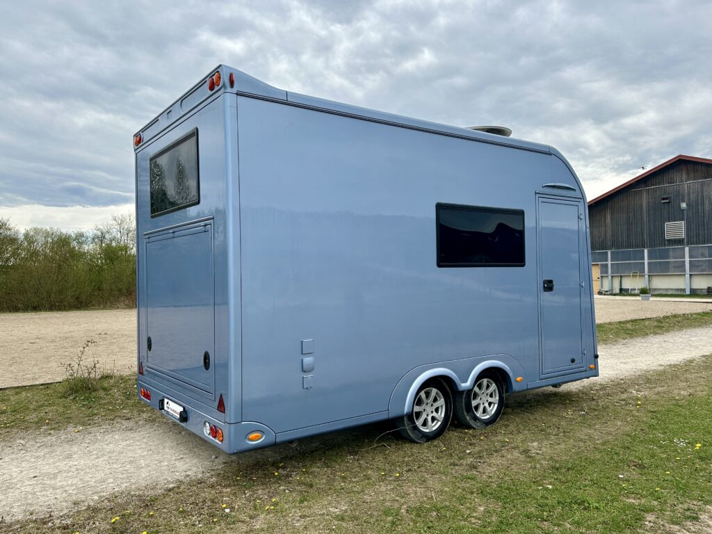 RJH 675 Caravan with slide-out - Absolutely unique