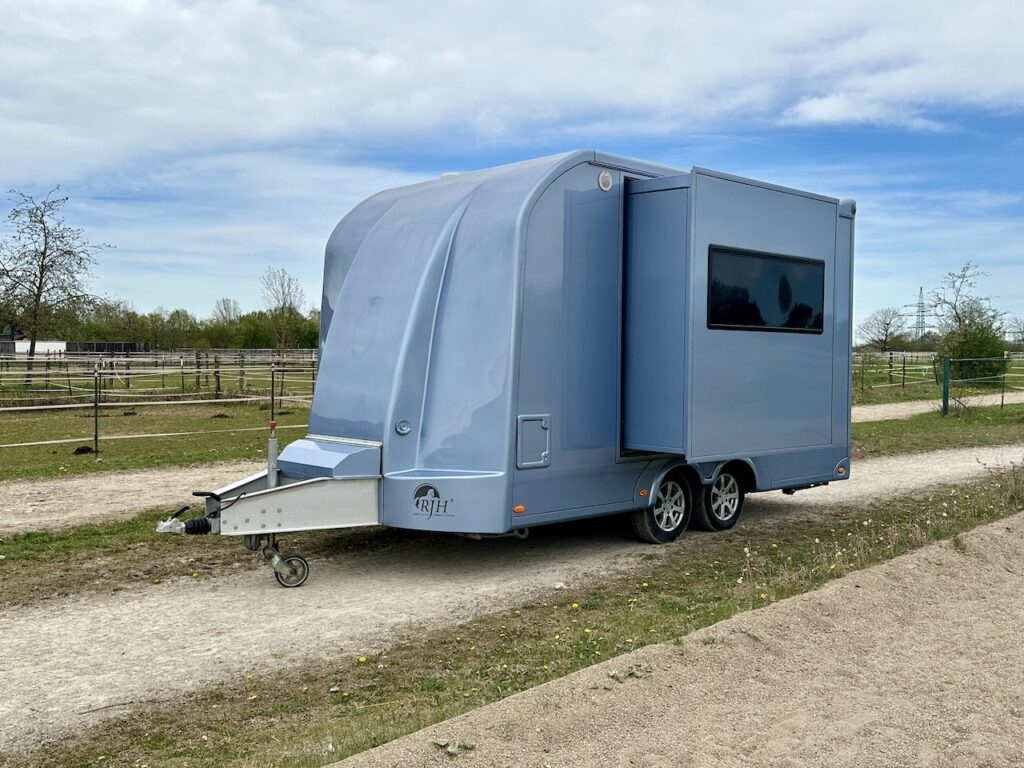RJH 675 Caravan with slide-out - Absolutely unique