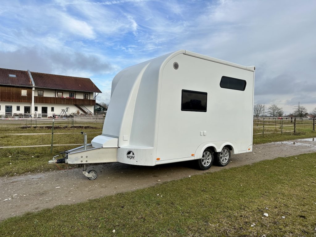 RJH Trailer 600 Pferdeanhänger 2 Pferde mit grosser Wohnkabine Dusche - Gebrauchtfahrzeug