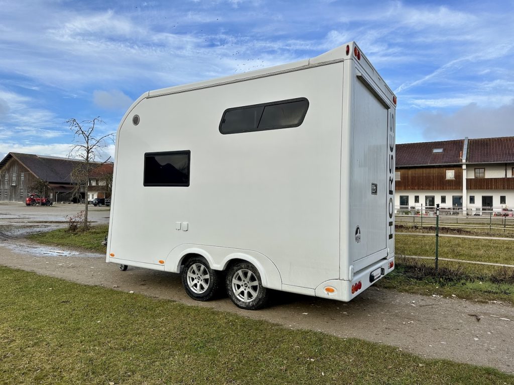 RJH Trailer 600 Pferdeanhänger 2 Pferde mit grosser Wohnkabine Dusche - Gebrauchtfahrzeug