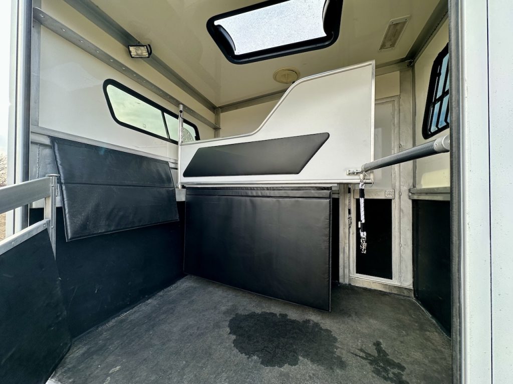 RJH Trailer 600 Pferdeanhänger 2 Pferde mit grosser Wohnkabine Dusche - Gebrauchtfahrzeug