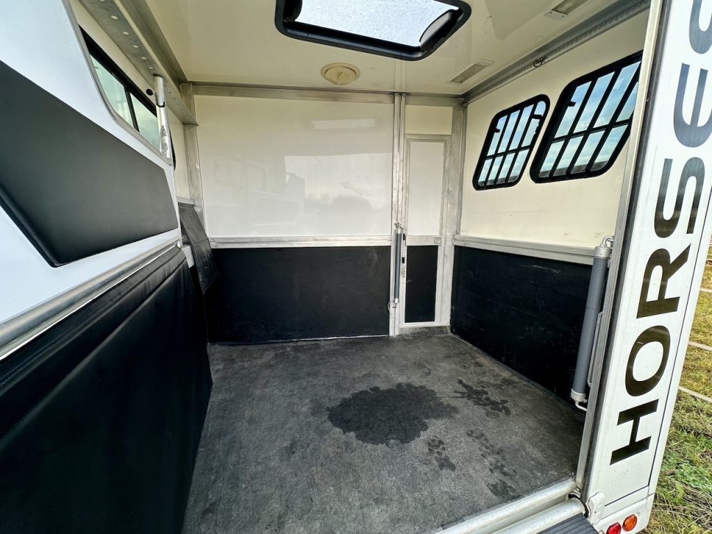 RJH Trailer 600 Pferdeanhänger 2 Pferde mit grosser Wohnkabine Dusche - Gebrauchtfahrzeug