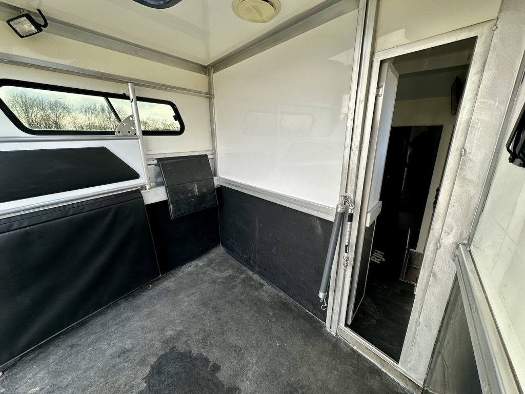 RJH Trailer 600 Pferdeanhänger 2 Pferde mit grosser Wohnkabine Dusche - Gebrauchtfahrzeug