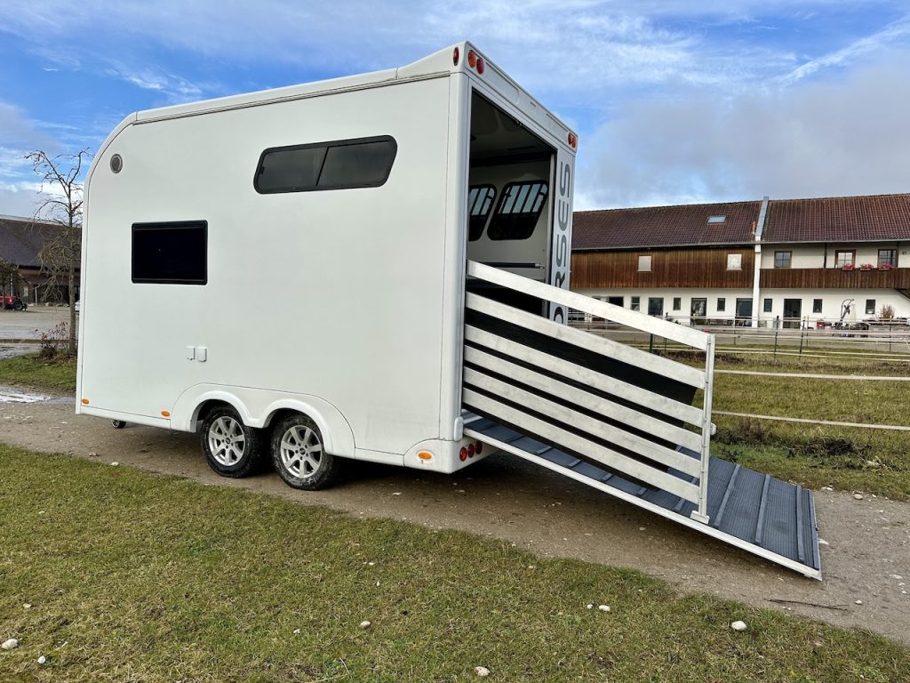 RJH Trailer 600 Pferdeanhänger 2 Pferde mit grosser Wohnkabine Dusche - Gebrauchtfahrzeug