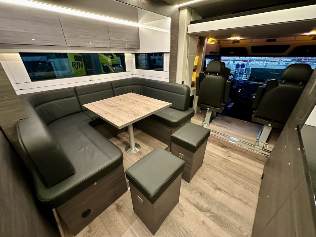 Mercedes-Benz Actros 2545 RJH Exclusive H6 Pferdetransporter - Neu und sofort verfügbar!