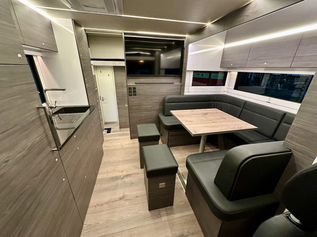 Mercedes-Benz Actros 2545 RJH Exclusive H6 Pferdetransporter - Neu und sofort verfügbar!