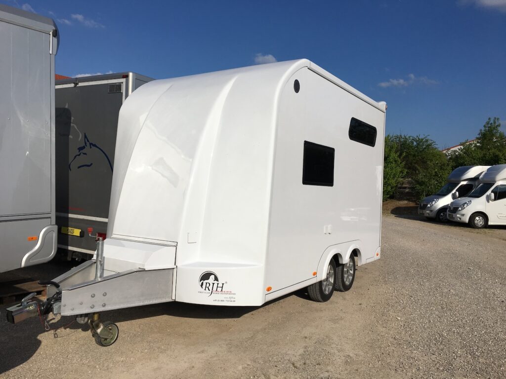 RJH TRAILER 600 Pferdeanhänger 2 Horses grosse Wohnkabine mit Dusche