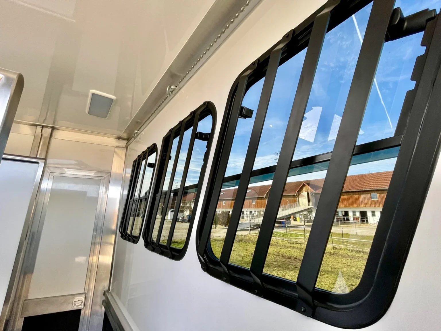 RJH Trailer Pferdeabteil Fenster
