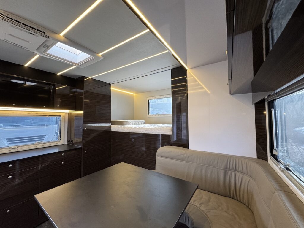 RJH 675 Caravan with slide-out - Absolutely unique