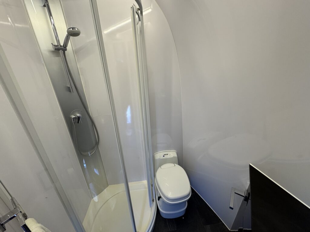 RJH 675 Caravan with slide-out - Absolutely unique