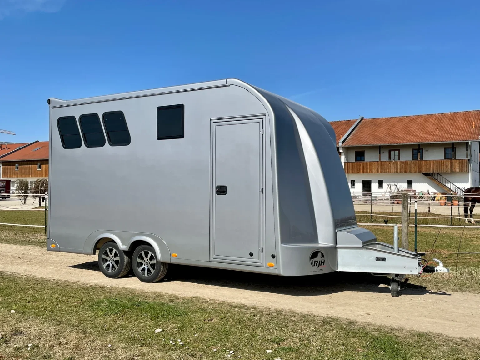 RJH Trailer Seitenansicht