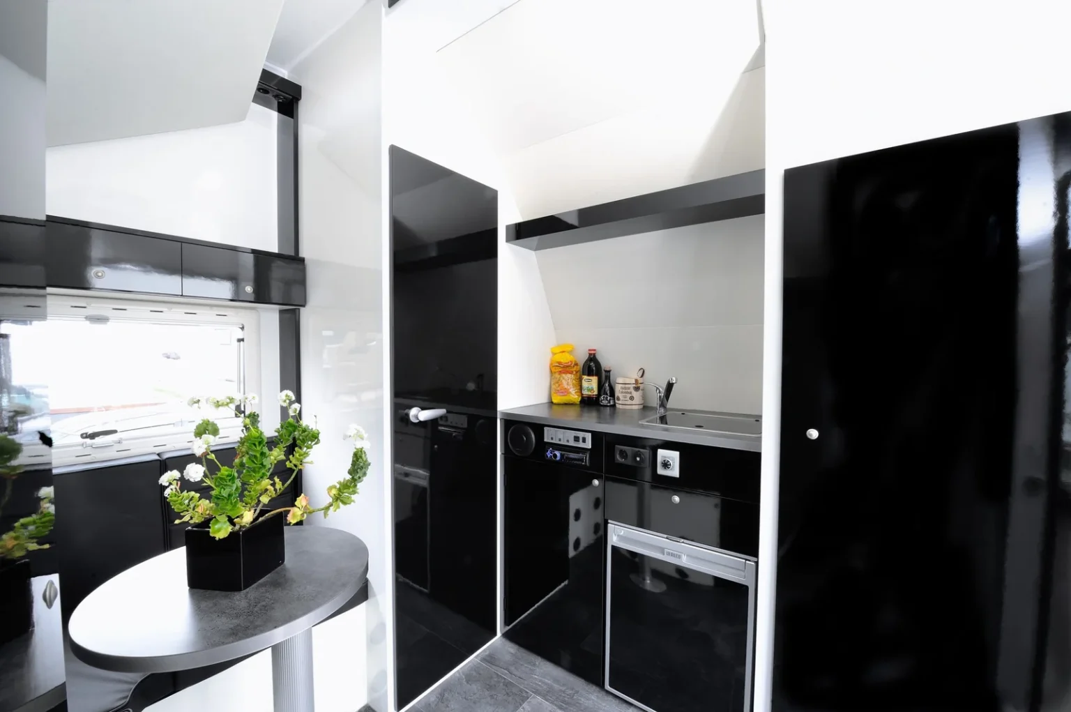 RJH Trailer Wohnabteil Küche